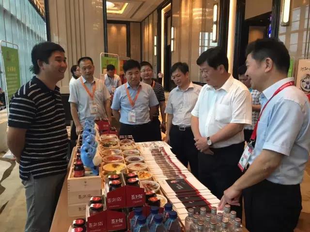 全國政協副主席齊續春，湖南省委副書記、省長許達哲，商務部副部長王炳南，湖南省委常委、長沙市委書記胡衡華，副省長何報翔，省商務廳廳長徐湘平等許多重要領導嘉賓出席了品鑒會